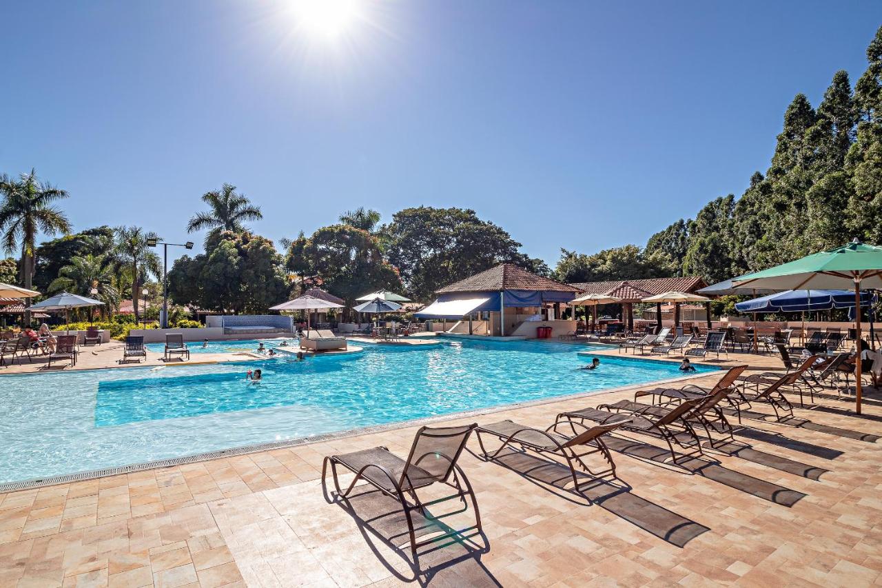 piscina em hotel fazenda em Ribeirão bonito com pensao completa