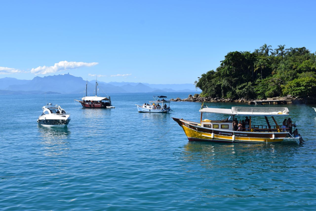 escunas e lanchas o que fazer em paraty em 2 dias