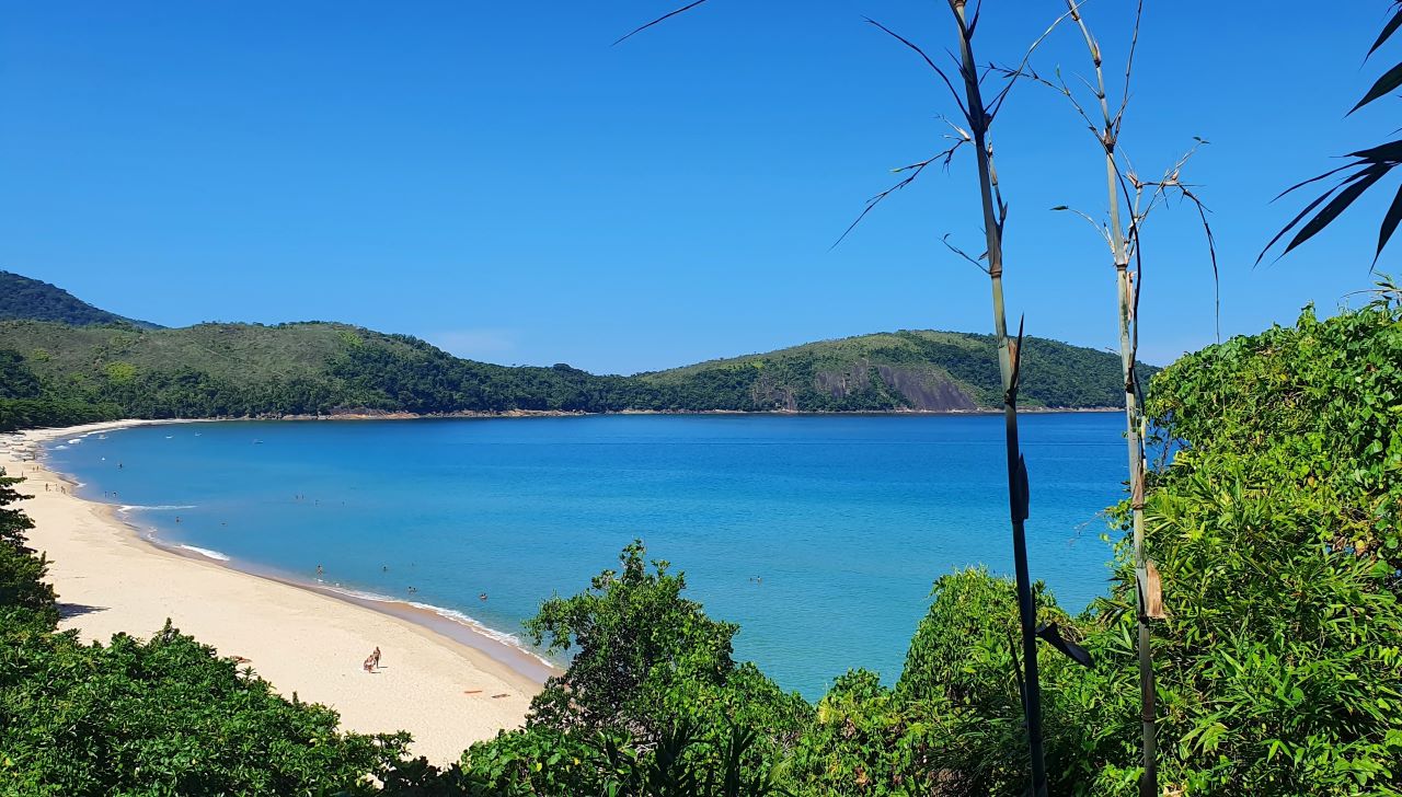  o que fazer em paraty em 2 dias mirante de uma praia azulada de areia fina