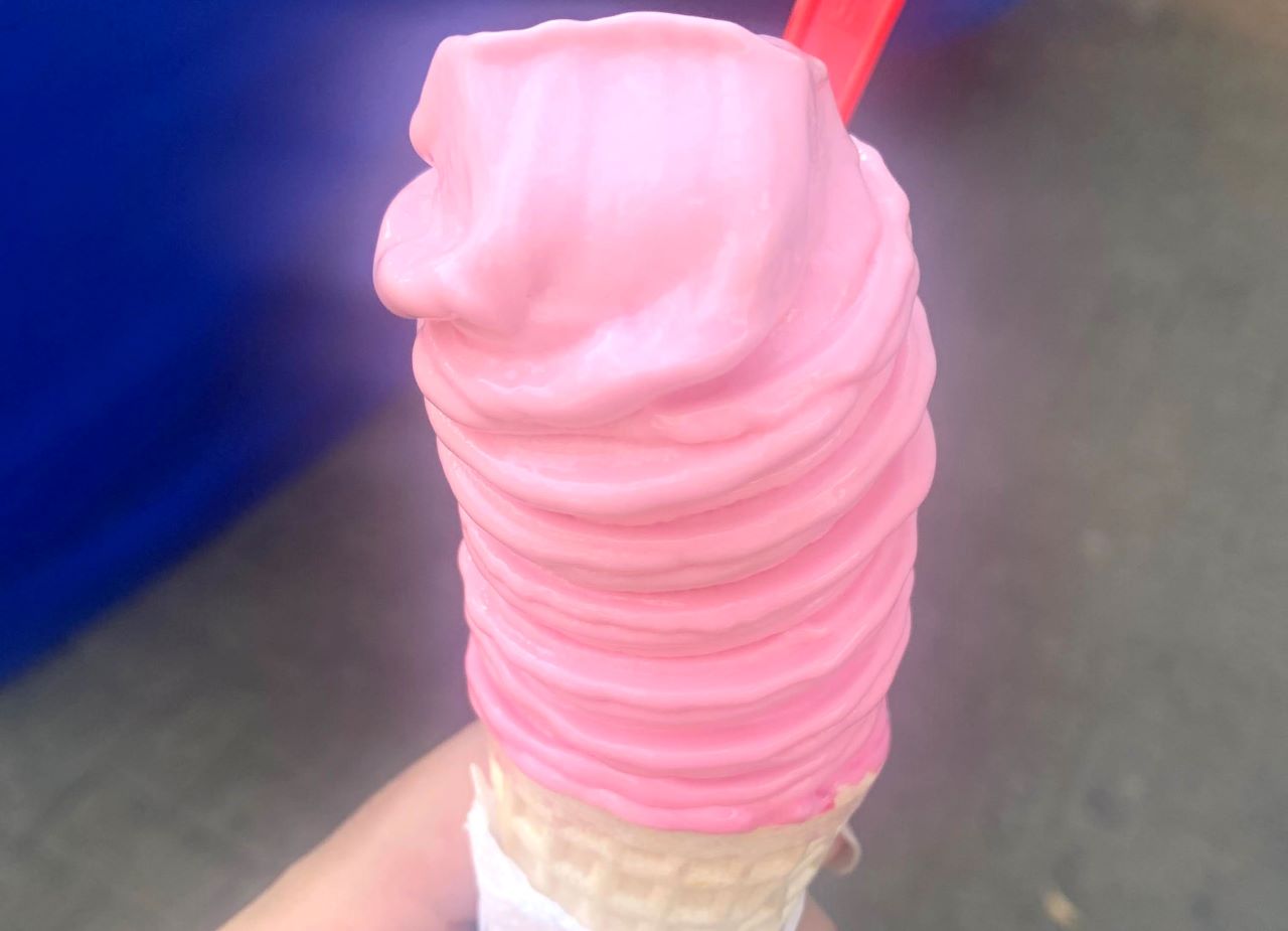 casquinha de sorvete de morango saborizado